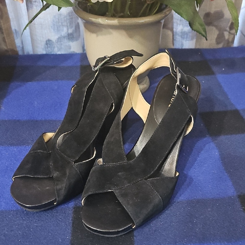 Nurture by Lamaze Black Suede Heels 9.5m